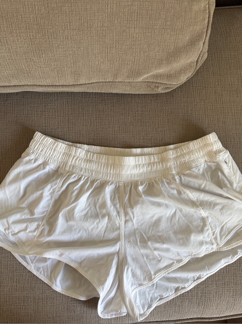 Lululemon Hotty Hots ll white size 10